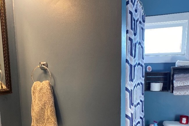 Full tiled bsth - 408 Fairfield Ave