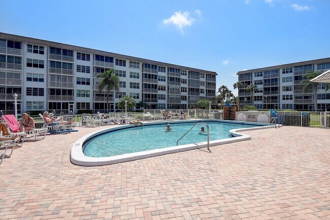 Building Photo - 2717 Florida Blvd