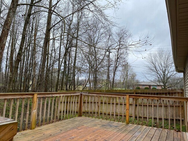 Building Photo - Beautifully Updated 3 Bed/2 Bath Home with...