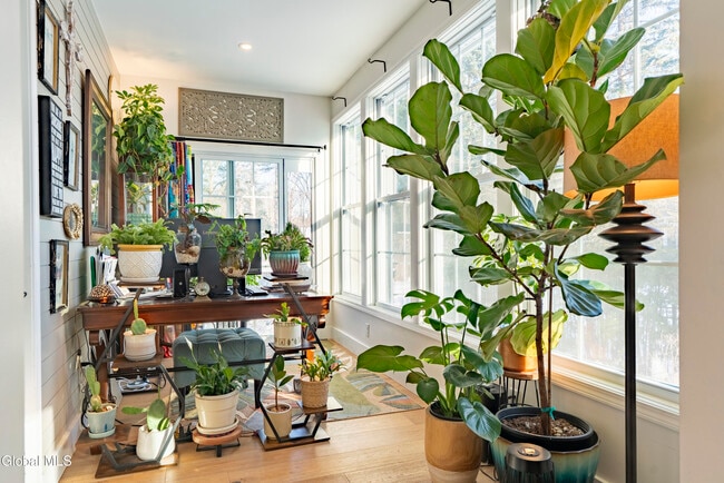 Building Photo - 2 Horizon Dr