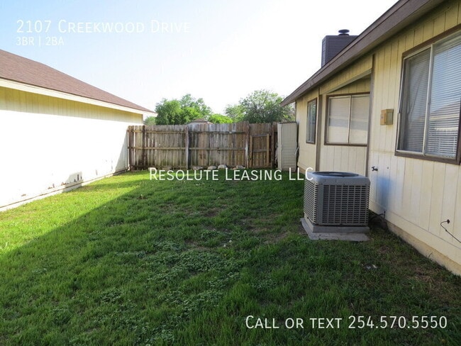 Building Photo - 2107 Creekwood Dr