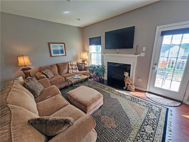 Building Photo - 718 Rosecliff Rd