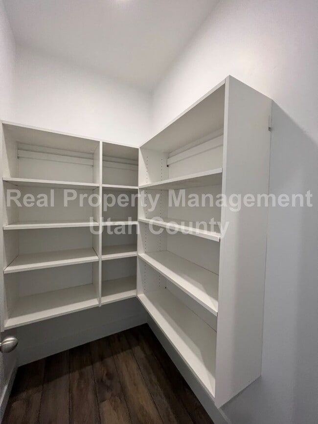 Building Photo - Cute townhome in Highland