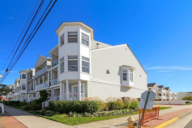 Building Photo - 9416 Amherst Ave