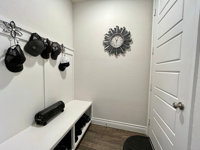 Building Photo - 3 Bedroom/2 Bath Kallison Ranch Subdivision