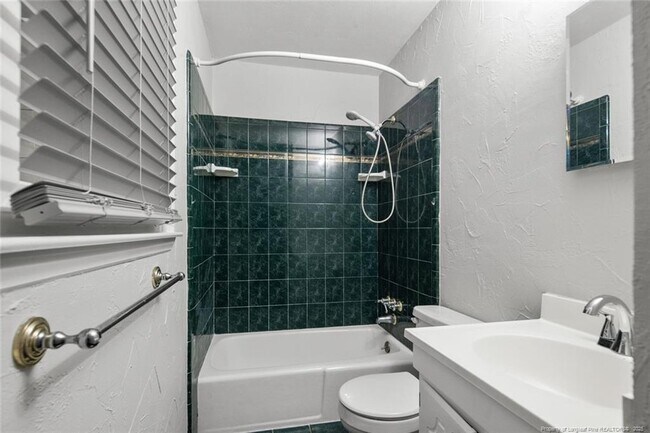 Building Photo - 508 Waterbury Dr