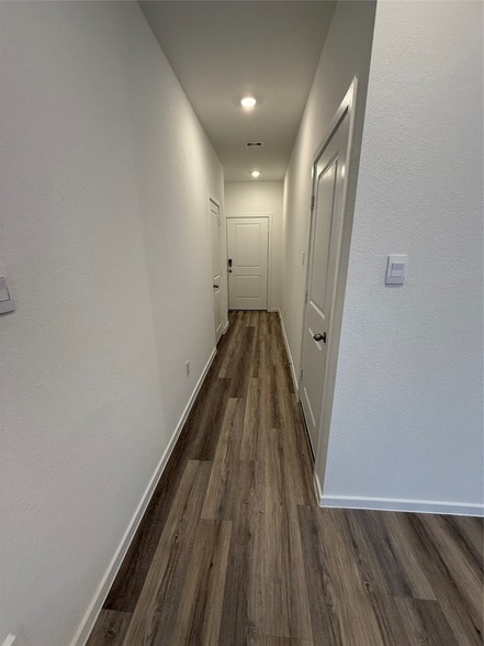 Building Photo - 807 Jubilee Dr