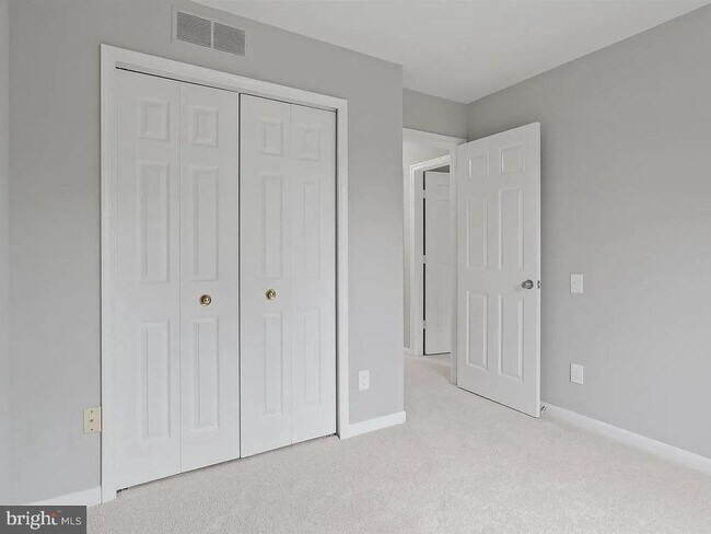 Building Photo - 43485 Plantation Terrace