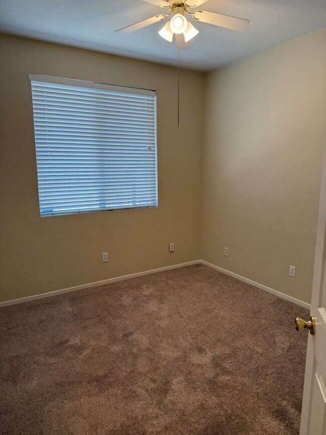 Building Photo - NICE SINGLE STORY HOME NEAR PARK AND SCHOOLS!
