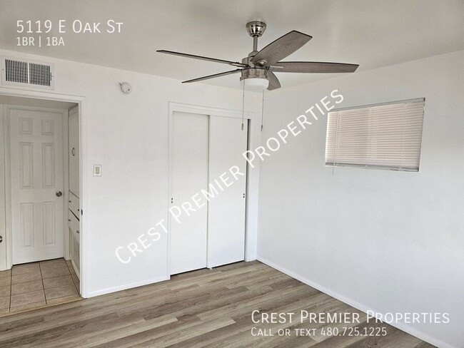 Building Photo - 5119 E Oak St