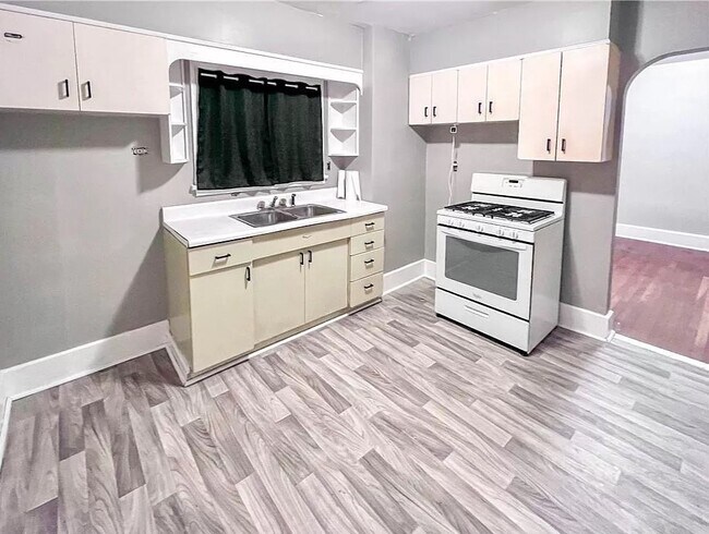 Building Photo - 316 E Florida Ave