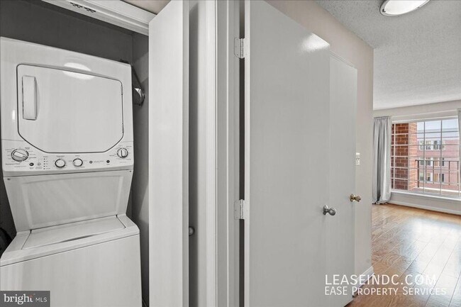 Building Photo - 1230 23rd St NW