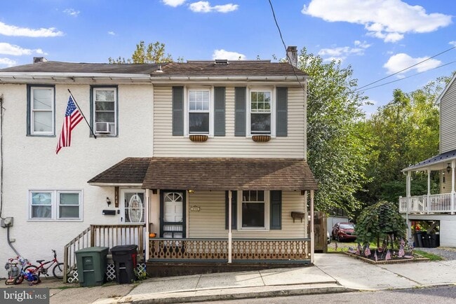 Building Photo - 146 Hall St
