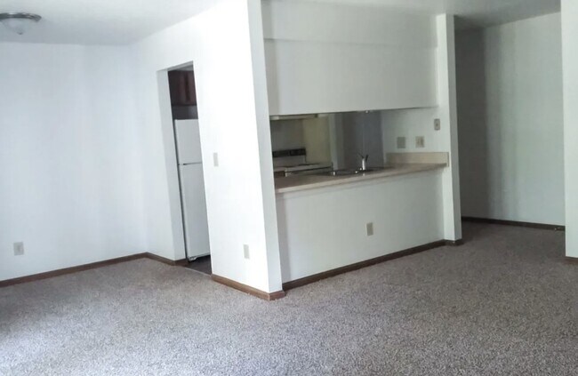 Building Photo - 100 W Mill Pond