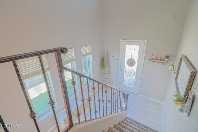 Building Photo - 12820 Haxby St