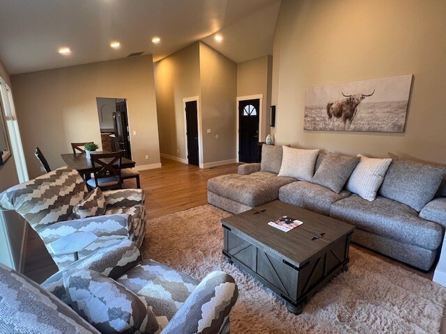 Building Photo - 900 N Player Ave