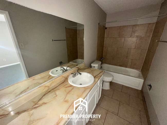 Building Photo - 4354 Clarke Rd