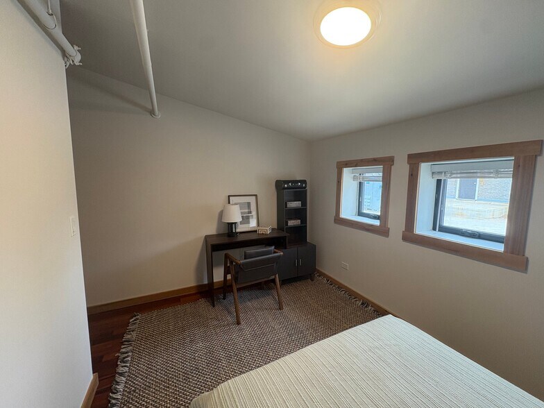 Building Photo - 4611 S Ellis Ave