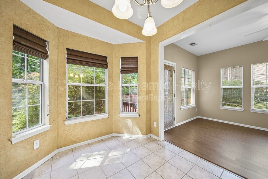 Building Photo - 2812 Redfield Dr
