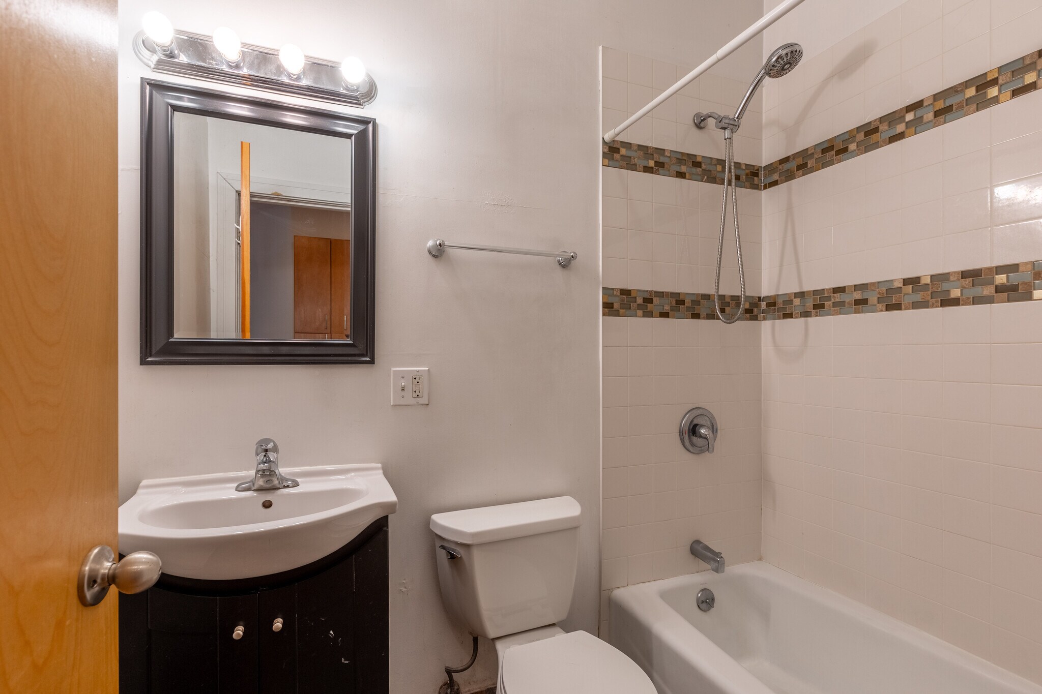 Building Photo - 2835 N Damen Ave