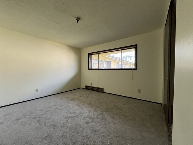 Building Photo - Spacious 3 Bedroom with Bonus Living Area, Patio & Built in Fireplace