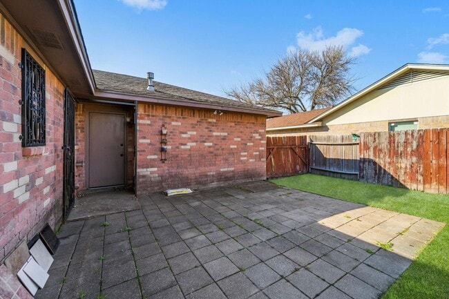 Building Photo - 13806 Long Glen Dr