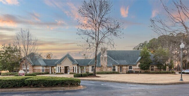 Building Photo - 9300 Greythorne Way