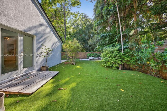 Building Photo - 1511 SW 30th Pl