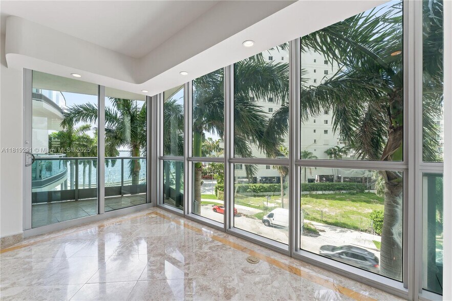 Building Photo - 1331 Brickell Bay Dr