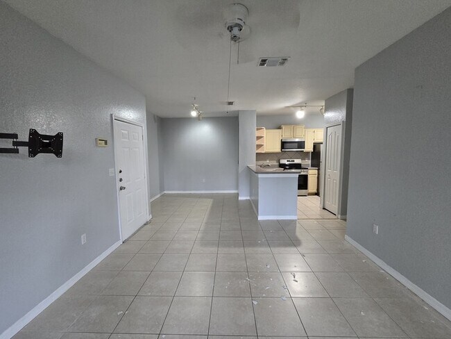 Building Photo - Great 2 Bed 1 Bath Ground floor condo in Legacy Dunes Kissimmee, FL $1599