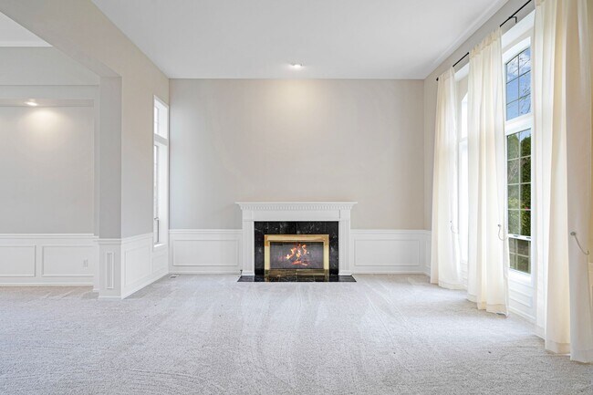 Building Photo - Spacious 5 Bedroom 3 Bath Home w/ 3-Car Garage and New Updates!