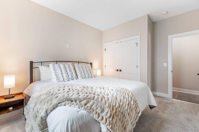 Building Photo - 856 BELLE Rdg Lp