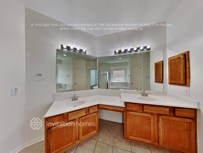 Building Photo - 18 Mira Loma Dr