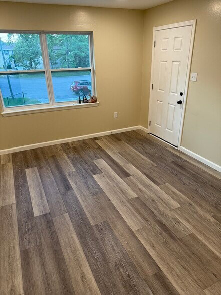 Building Photo - 108 Woodhouse Ln