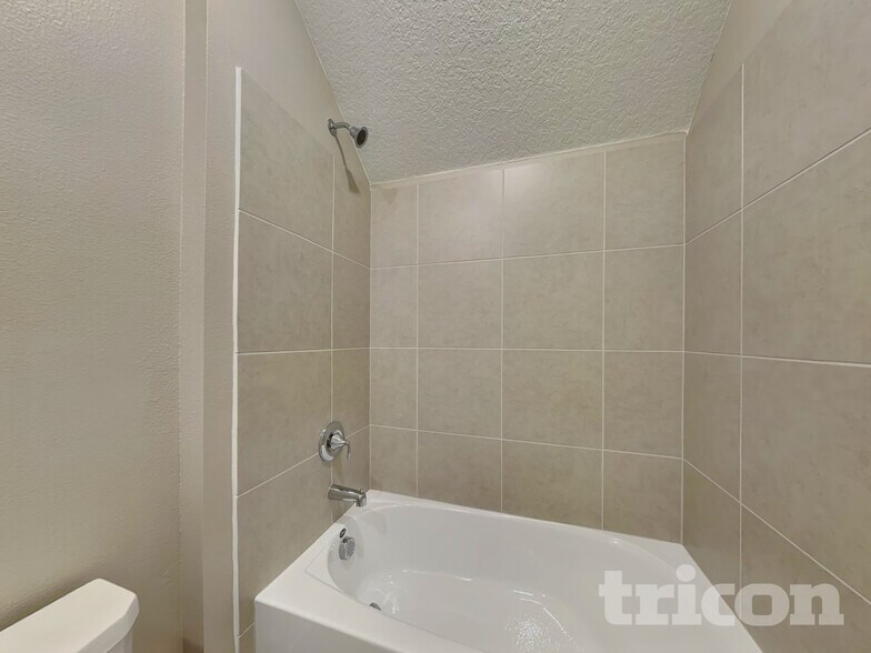 Building Photo - 741 Honeyrock St