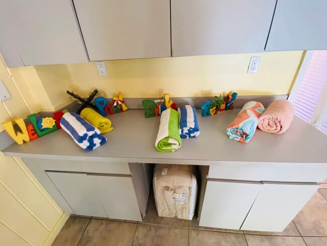 Building Photo - 3401 E Debazan Ave