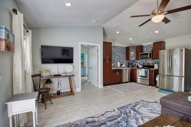 Building Photo - Annual Cottage minutes from Manasota Key Beach!  (2 Units on Property)