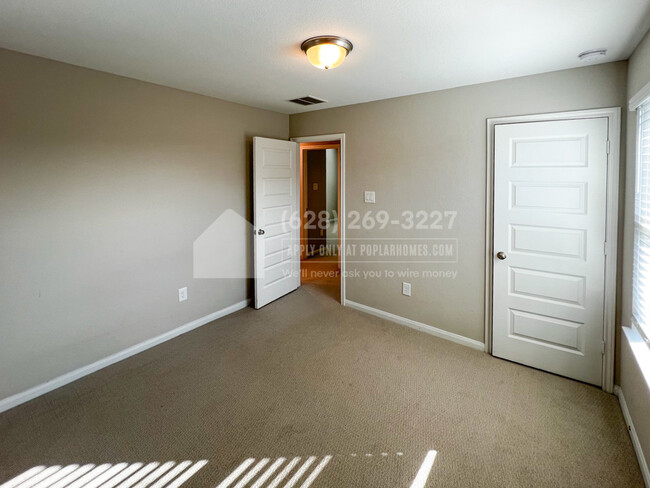 Building Photo - 9837 Pearly Everlasting