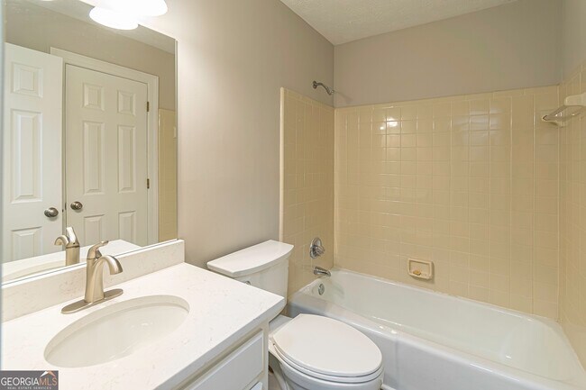 Building Photo - 3165 Henderson Walk