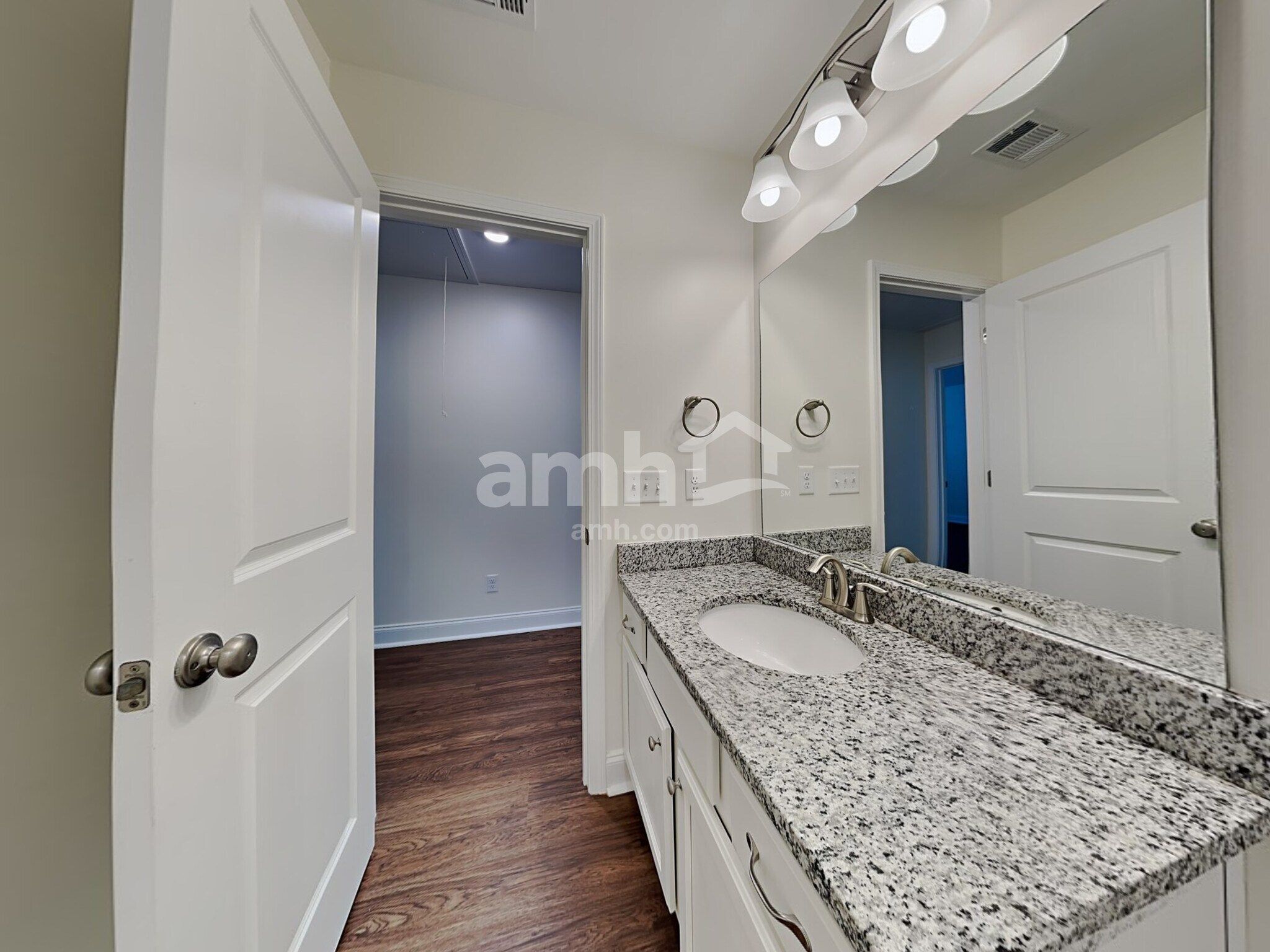 Building Photo - 307 Dogwood Cir