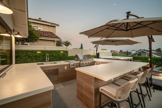 Building Photo - Experience Coastal Living at Its Finest in...