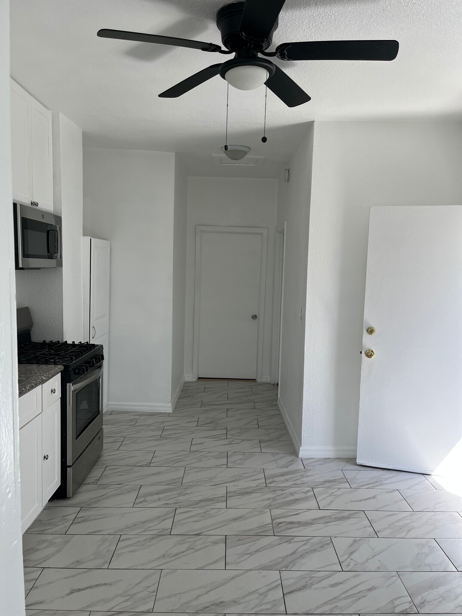 Building Photo - 618 W 9th St