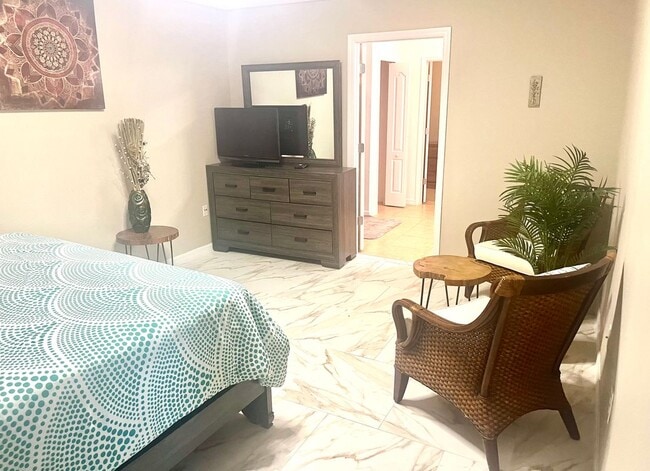 Building Photo - 701 SW McComb Ave