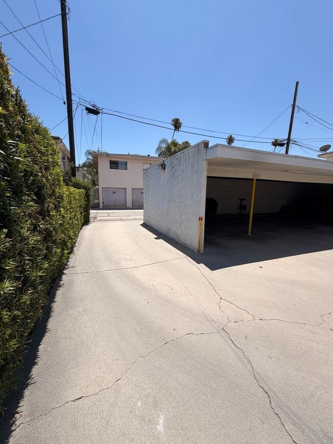 Building Photo - Completely Remodeled, Spacious 2 Bedroom Apartment For Rent w/ Parking!