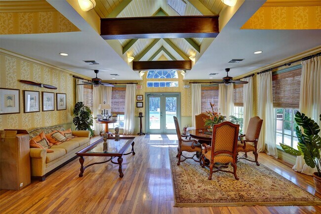 Building Photo - 1050 Crystal Way