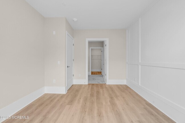 Building Photo - 218 3rd Ave