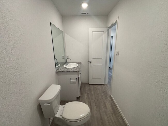 Building Photo - Charming Single-Story Home in Amenity-Rich Silos Community