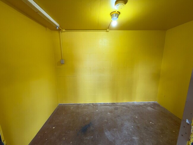 Building Photo - Kueahelani Apartments – 2BD/2BA Townhome w/ Lanai, 2 Covered Parking, Storage