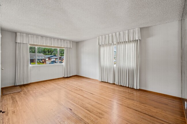 Building Photo - Charming and Immaculate Home for Rent in S...