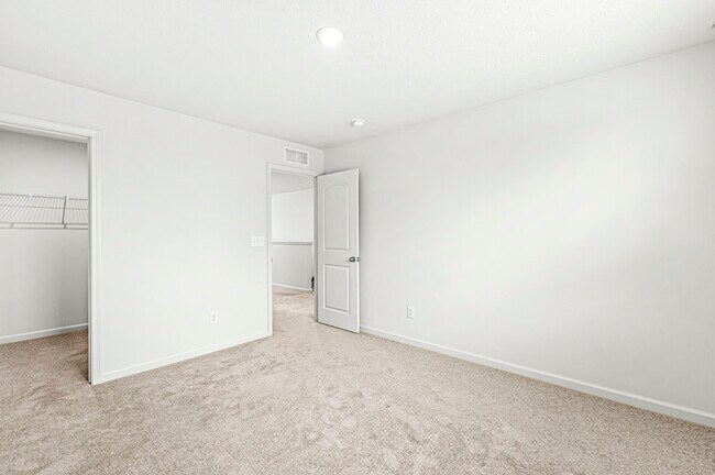Building Photo - 6599 Seabiscuit Rd